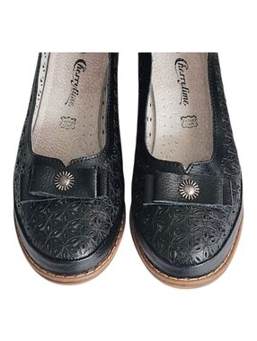 Black leather low wedge heels shoes slip on casual with bow eyelets women US 8.5